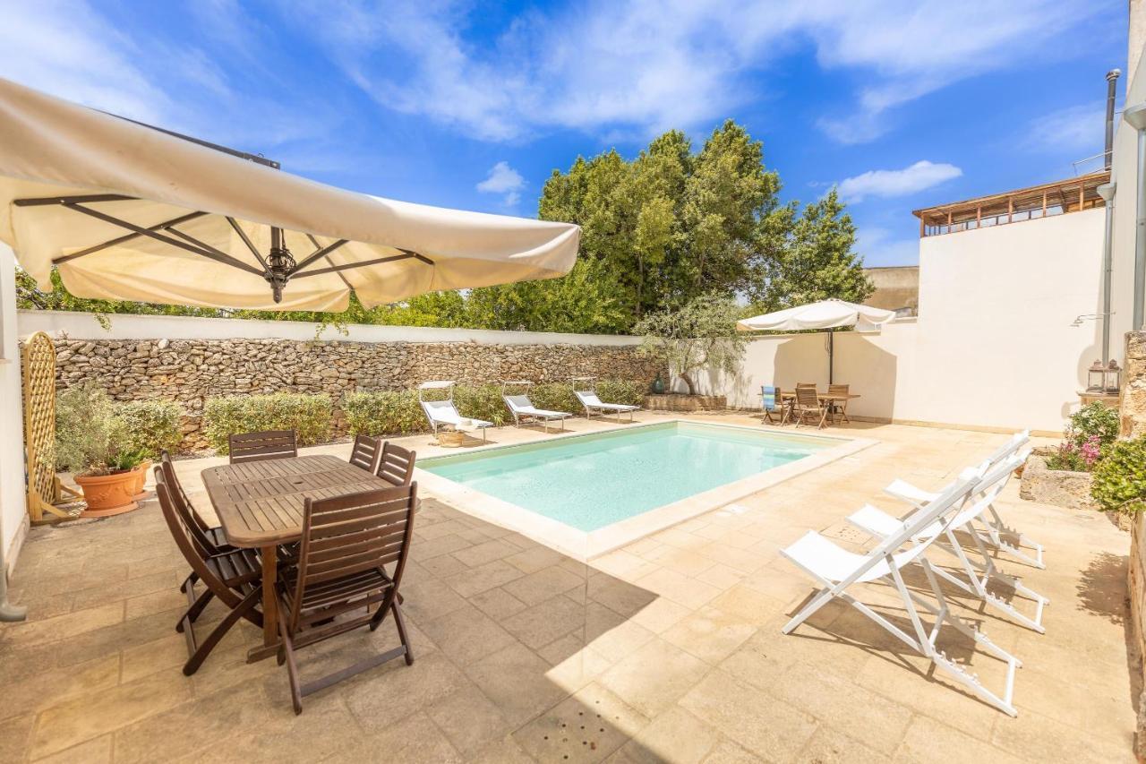 Courtyard With Pool Villa Racale Ngoại thất bức ảnh
